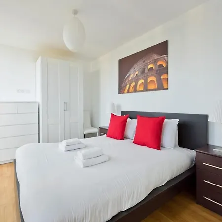 5 Stunning 3 Bedroom Apt In Dublin's Docklands * Dublin