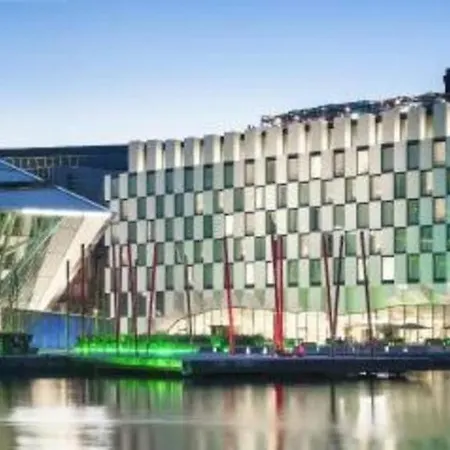 5 Stunning 3 Bedroom Apt In Dublin's Docklands * Dublin