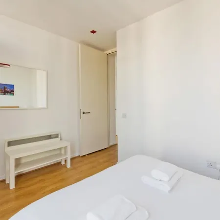 5 Stunning 3 Bedroom Apt In Dublin's Docklands Apartament