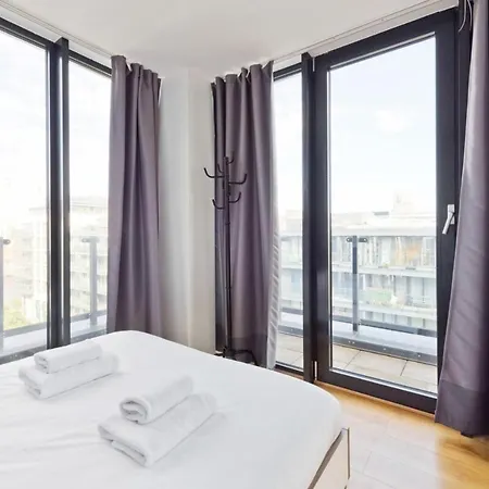 5 Stunning 3 Bedroom Apt In Dublin's Docklands