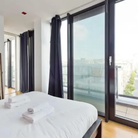 5 Stunning 3 Bedroom Apt In Dublin's Docklands *